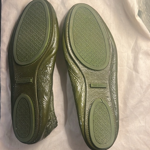 Tory Burch Minnie Travel Flat Olive 8 with Dust Bag and Box Like New - Picture 5 of 7